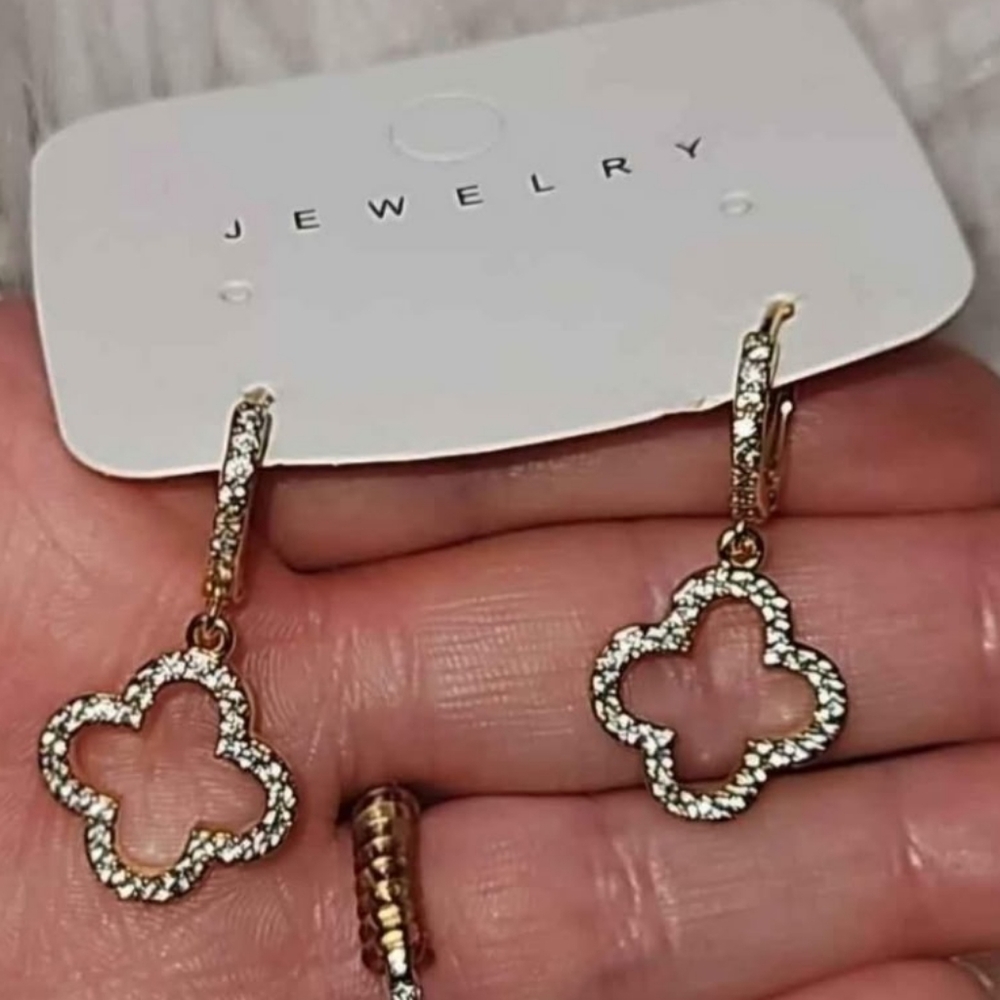 Lucky Charm Clover Earrings - Golden Aura ✨ - Picture 2 of 7